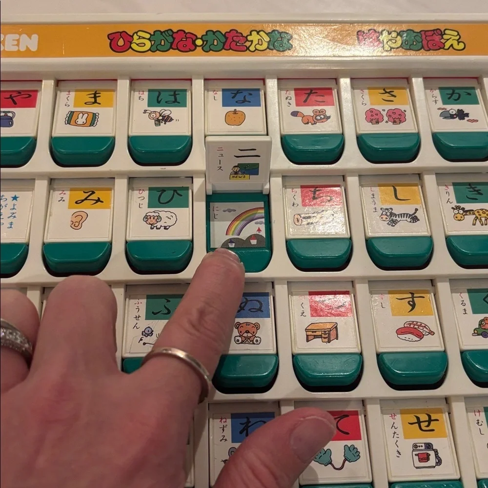Vintage Gakken Flip and Learn — Japanese Alphabet Language - Picture 2 of 3